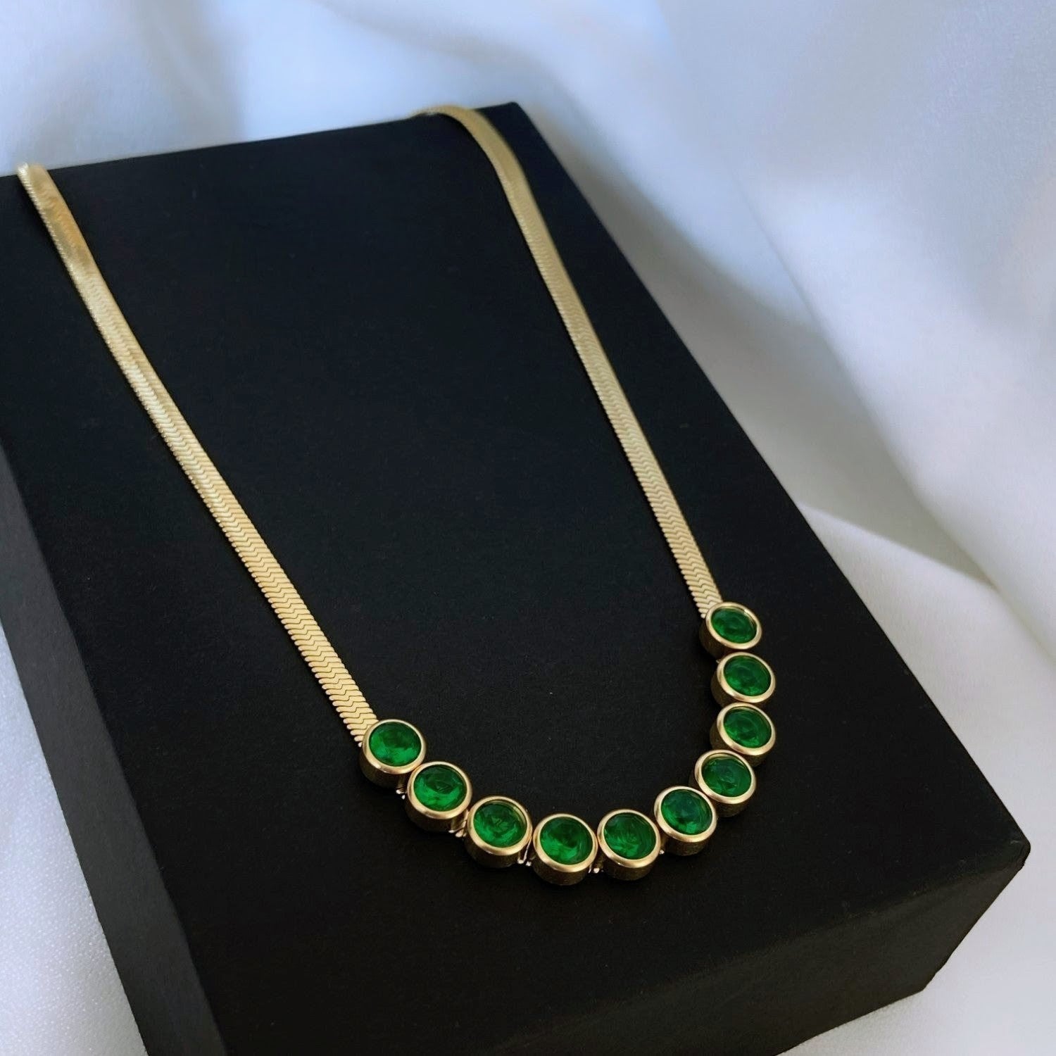 Émeraude Ligne Necklace