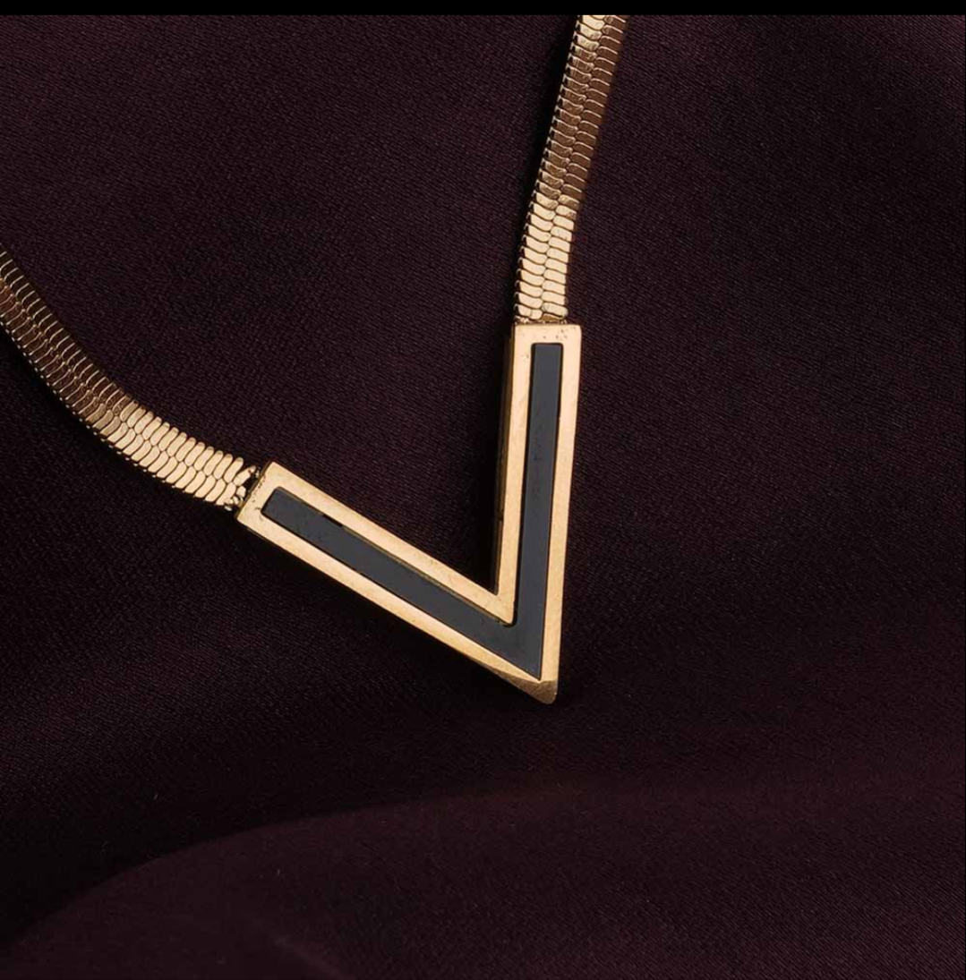 Silhouette V Necklace
